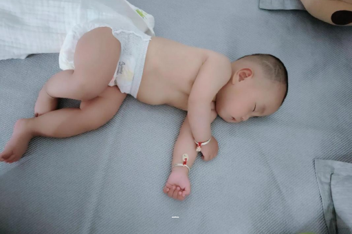 云南宝宝脚心出汗怎么回事